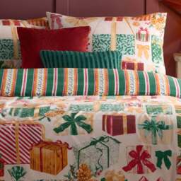 Furn Double All Wrapped Up Printed Reversible Duvet Set - Green - Wilko - thumbnail 5