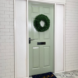 Samuel Alexander Plain Green and Brown Canadian Pine Artificial Christmas Wreath 40cm - Size: 40 x 40 x 40cm - Wilko - thumbnail 3
