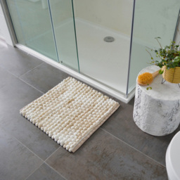 Allure Bath Fashions Natural Marble Effect Chunky Bobble Square Non Slip Bath Mat 50 x 50cm - Size: 50 x 50 x 1cm - Brown - Wilko - thumbnail 3