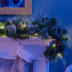 The Christmas Workshop Warm White LED Christmas Garland with Pinecones 183cm - Wilko - thumbnail 3