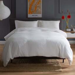 The Lyndon Company St Quentin Double White Duvet Cover and Pillowcase Set - Green - Wilko