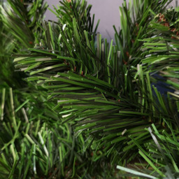 Samuel Alexander Plain Green Colorado Christmas Garland 270cm - Size: 30 x 270 x 30cm - Wilko - thumbnail 4