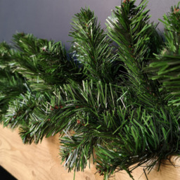 Samuel Alexander Plain Green Colorado Christmas Garland 270cm - Size: 30 x 270 x 30cm - Wilko - thumbnail 6