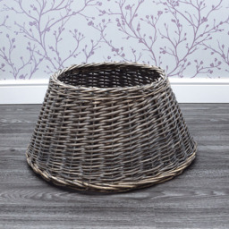 St Helens Small Wicker Christmas Tree Skirt - Size: 280 x 570 x 570cm - Brown - Wilko - thumbnail 3
