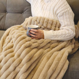 Igenix Beige Microfleece and Teddy Fleece Digital Control Heated Throw 160 x 130cm - Size: 160 x 130 x 10cm - Brown - Wilko - thumbnail 6