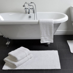 Allure Bath Fashions Elegance White Reversible Bath Mat 53 x 85cm - Wilko - thumbnail 3
