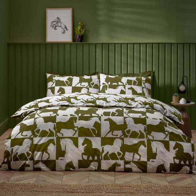 furn. Herve Super King Size Olive Reversible Duvet Set - Green - Wilko - image 1