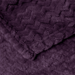 Velosso Aubergine Moda Plush Throw 127 x 152cm - Size: 127 x 152 x 1cm - Wilko - thumbnail 4