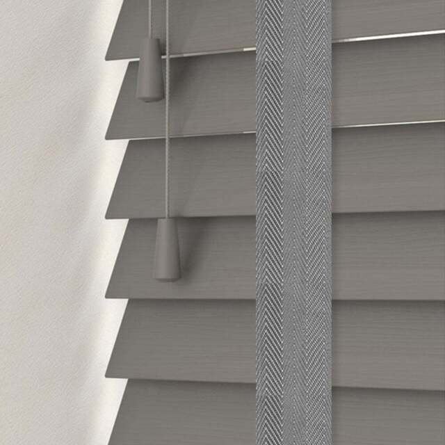 Caecus Faux Wood Tape Venetian Blind Dark Grey 90 x 160cm - Size: 160 x 90 x 5cm - Wilko - image 1