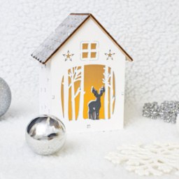 St Helens White Light Up Wooden Festive Scene - Size: 9 x 10 x 13cm - Wilko - thumbnail 4