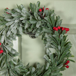 Samuel Alexander Wreath with Red Berries 35cm - Size: 35 x 35 x 4cm - Green / Red - Wilko - thumbnail 4