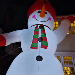 Samuel Alexander Snowman with Raised Arm Light Up Inflatable Christmas Decoration 20ft - Size: 600 x 600 x 170cm - White - Wilko - thumbnail 4