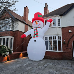 Samuel Alexander Snowman with Raised Arm Light Up Inflatable Christmas Decoration 20ft - Size: 600 x 600 x 170cm - White - Wilko - thumbnail 7