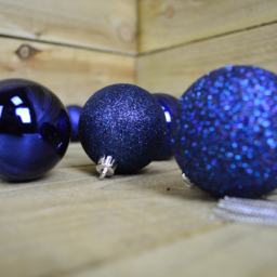 Samuel Alexander Midnight Blue Shatterproof Christmas Baubles 24 Pack - Wilko - thumbnail 4