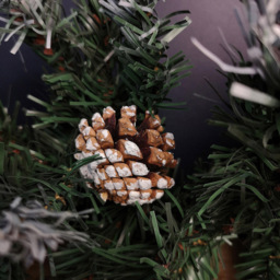 Samuel Alexander Mixed Needle Christmas Garland with Pine Cones and Red Berries 2.7m - Size: 9ft - Green - Wilko - thumbnail 4