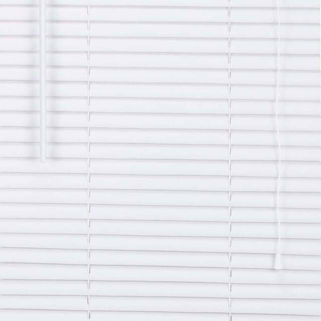 PVC White Wood Effect Venetian Blind White 105cm - Size: W 105 x D 152cm - Wilko