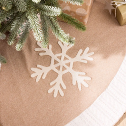 Dibor Beige and White Jute Snowflake Christmas Tree Skirt 120cm - Size: 1 x 120 x 120cm - Wilko - thumbnail 5