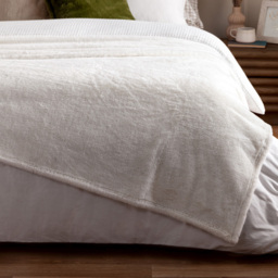 furn. Kallu Ecru Double-Sided Faux-Fur Throw 130 x 180cm - Size: 180 x 130 x 1cm - Cream - Wilko - thumbnail 6