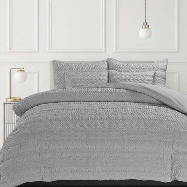 Velosso Double Silver Saville Duvet Set - Wilko - image 1