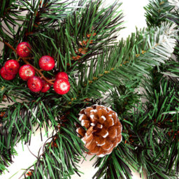 Best Artificial Frosted Deluxe Christmas Garland with Pine and Spruce Tips 270cm - Green - Wilko - thumbnail 7