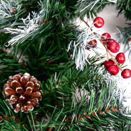 Best Artificial Frosted Deluxe Christmas Garland with Pine and Spruce Tips 270cm - Green - Wilko - thumbnail 3