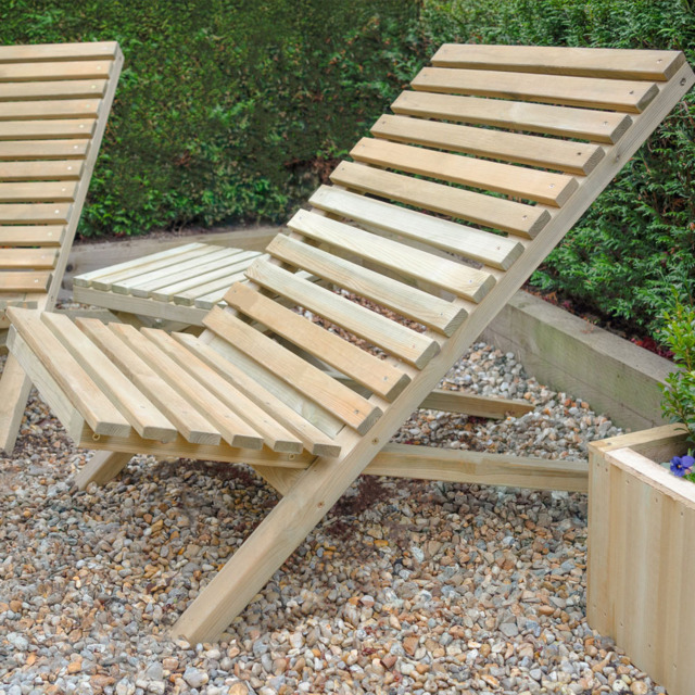 Forest Garden Slatted Chair - Size: 85.8 x 68 x 119cm - Green - Wilko - image 1