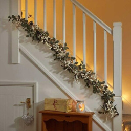 Marco Paul Christmas Garland with Winter Berries 180cm - Size: 15 x 180 x 15cm - White - Wilko - thumbnail 3