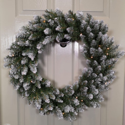 Samuel Alexander Warm White LED Snow Tipped Christmas Wreath Green 60cm - Size: 60 x 60 x 60cm - Wilko - thumbnail 3