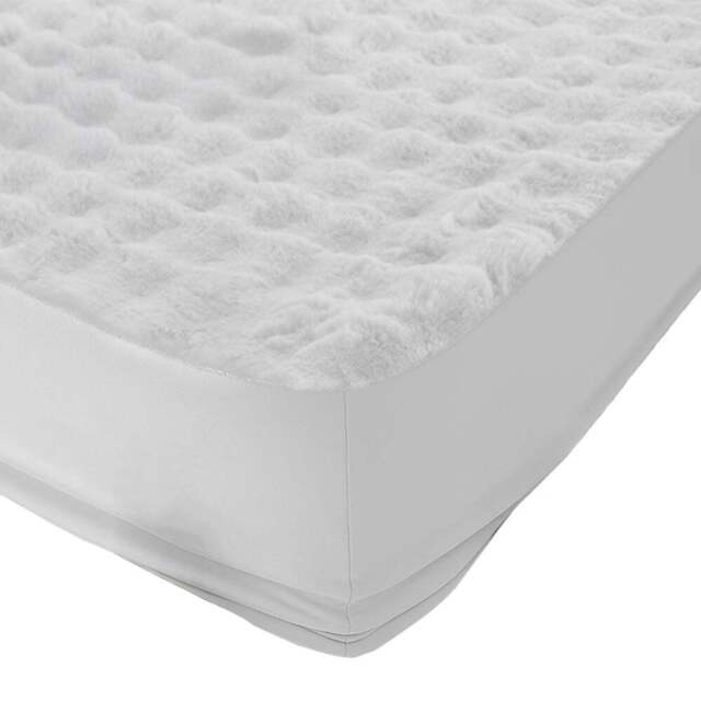 Sweet Dreams Alpine Super King Size White Faux Fur Fitted Sheet - Wilko - image 1