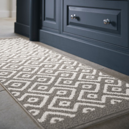 My Mat Silver Geometric Cosy Stain Resistant Runner 67 x 200cm - Size: 65 x 200 x 2cm - grey - Wilko - thumbnail 3