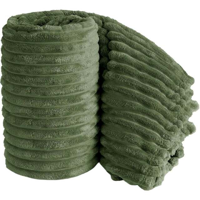 Velosso Bellissima Olive Plush Throw 100 x 150cm - Size: 100 x 150 x 1cm - Wilko - image 1