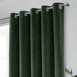 Enhanced Living Hampton Green Velvet Blackout Thermal Eyelet Curtains 168 x 137cm - Wilko - thumbnail 3