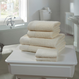 Rapport Home Chatsworth Super Soft 600gsm Combed Cotton Cream Face Towel - Size: 0.1 x 30 x 30cm - Wilko - thumbnail 3