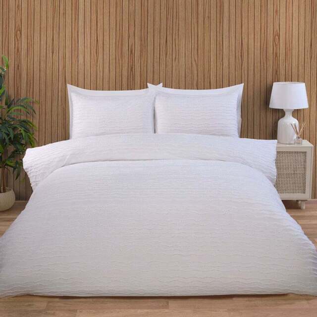 Marina Tufted Duvet Set - White/Superking - Size: Super King - Wilko - image 1