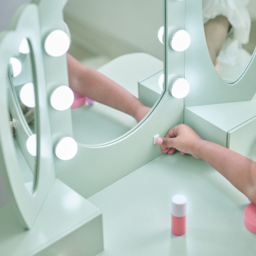 Teamson Kids Heart Glow Play 3 Drawer Sage Green LED Mirror Toy Vanity Set - Size: 100.1 x 33.1 x 65.1cm - Wilko - thumbnail 6