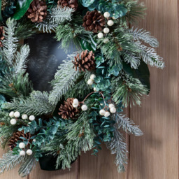 The Christmas Workshop Realistic Artificial Wreath with Snowberries and Pinecones 45cm - Size: 12 x 45 x 45cm - Green - Wilko - thumbnail 4