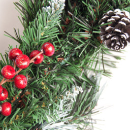 Best Artificial Frosted Deluxe Christmas Garland with Pine and Spruce Tips 180cm - Green - Wilko - thumbnail 3