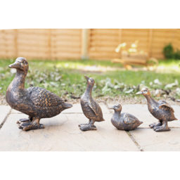 Marco Paul Mum and 3 Baby Ducks Garden Ornament - Size: 44 x 59 x 17cm - Brown - Wilko - thumbnail 3