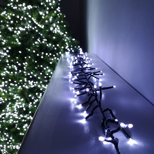 Premier ClusterBrights 2000 Cool White LED Multi-Function Green Cluster Light 25m - Size: 5 x 2500 x 5cm - Wilko - image 1