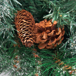 Best Artificial Christmas Garland with Frosted Colorado Pine and Spruce Tips 270cm - Green - Wilko - thumbnail 4