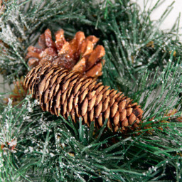 Best Artificial Christmas Garland with Frosted Colorado Pine and Spruce Tips 270cm - Green - Wilko - thumbnail 3