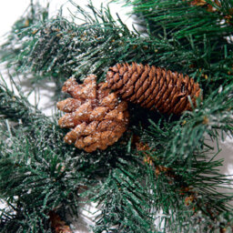 Best Artificial Christmas Garland with Frosted Colorado Pine and Spruce Tips 270cm - Green - Wilko - thumbnail 5