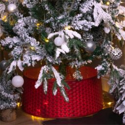 St Helens Red Rattan Style Tree Skirt - Size: 61cm - Wilko - thumbnail 3
