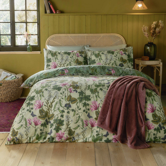 Furn Super King Size Mystic Berry Floral Reversible Duvet Set - Green - Wilko - image 1