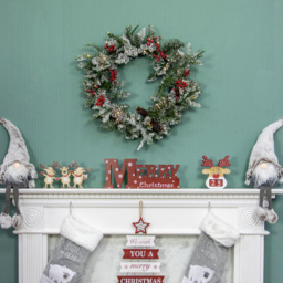 The Christmas Workshop Pre-Lit Christmas Wreath with Berries and Cones 60cm - Wilko - thumbnail 7