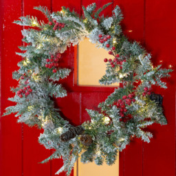 The Christmas Workshop Pre-Lit Christmas Wreath with Berries and Cones 60cm - Wilko - thumbnail 6