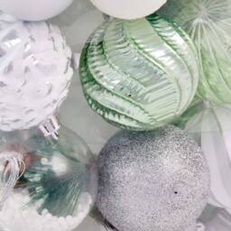50-Piece Mistletoe Cottage Bauble Pack - Green - Wilko - thumbnail 4
