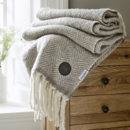Deyongs Moorland Natural Wool Throw 130 x 170cm - Cream - Wilko - thumbnail 3