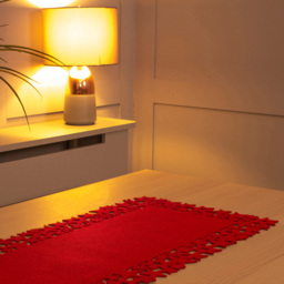 St Helens Red Felt Table Runner 98 x 30cm - Size: 980 x 300 x 3cm - Wilko - thumbnail 3