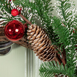 Samuel Alexander Pinecone Wreath with Red Berries and Baubles 50cm - Size: 50 x 50 x 4cm - Red / Green - Wilko - thumbnail 6